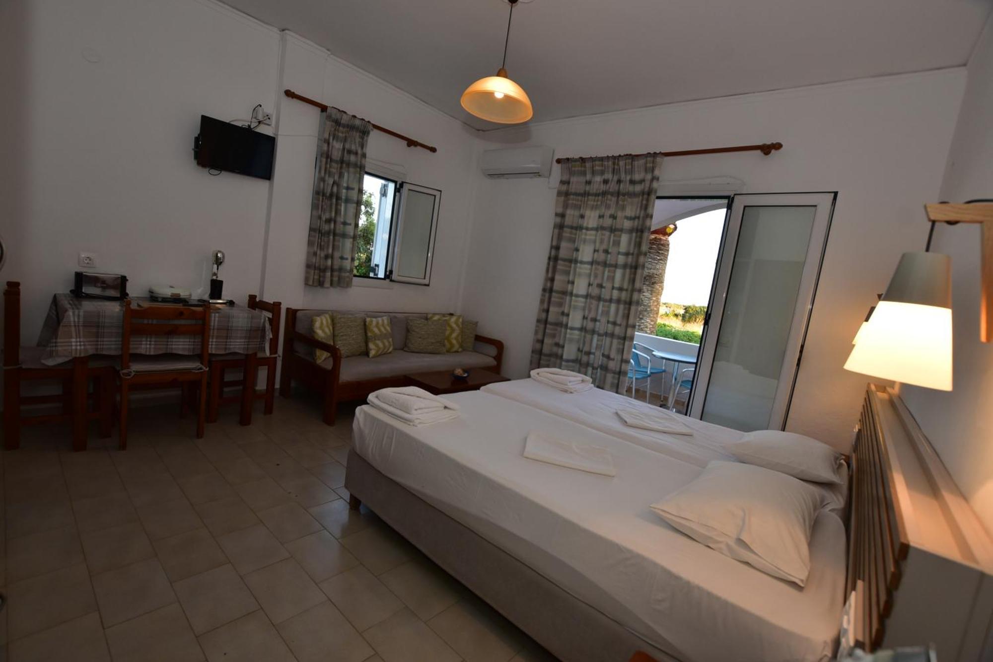 Morpheas Rooms Palaiochora Dış mekan fotoğraf