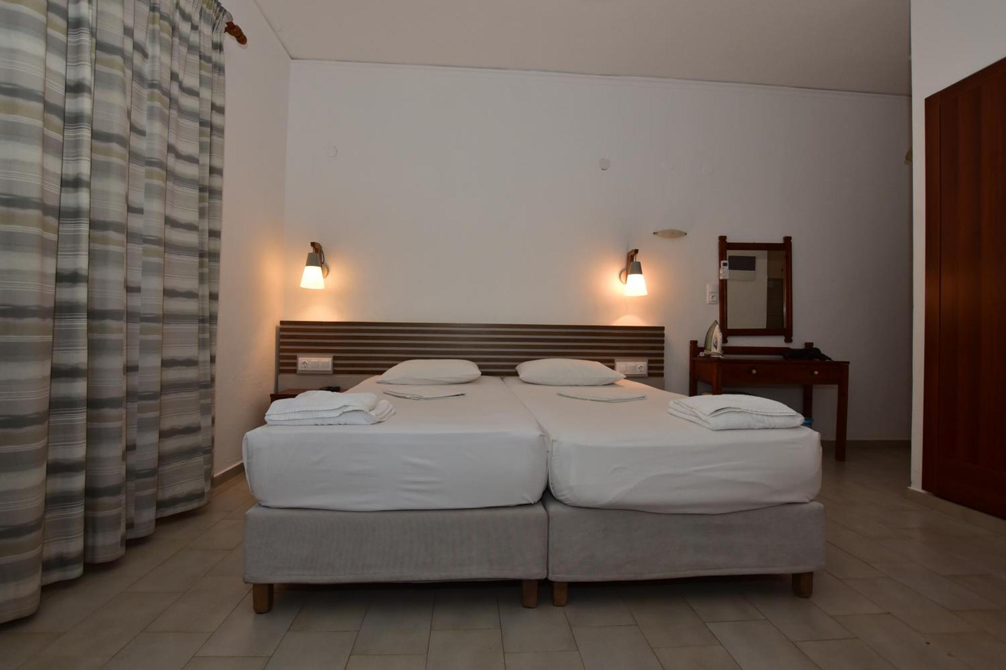 Morpheas Rooms Palaiochora Dış mekan fotoğraf